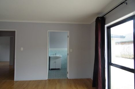 Photo of property in 72 Glenveagh Park Drive, Weymouth, Auckland, 2103