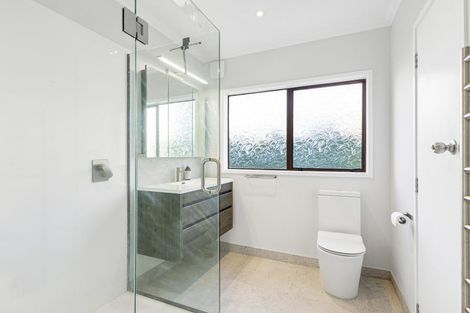 Photo of property in 33 Prince Regent Drive, Half Moon Bay, Auckland, 2012
