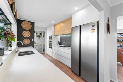 Photo of property in 82 Oaktree Avenue, Browns Bay, Auckland, 0630