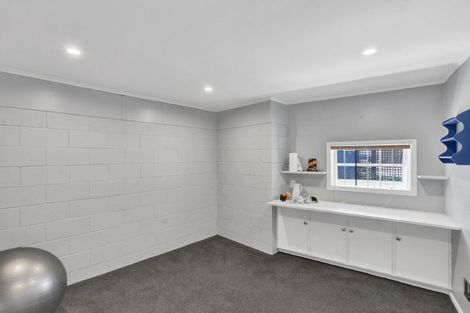 Photo of property in 52 Queens Road, Glen Avon, New Plymouth, 4312