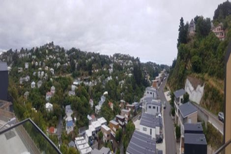 Photo of property in 117 Tiketike Way, Brooklyn, Wellington, 6021