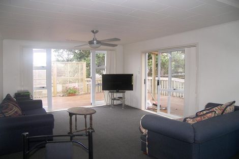 Photo of property in 4b Waiari Road, Conifer Grove, Takanini, 2112