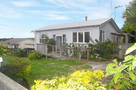 Photo of property in 4b Waiari Road, Conifer Grove, Takanini, 2112