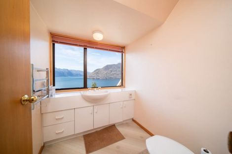 Photo of property in 128 Wynyard Crescent, Fernhill, Queenstown, 9300
