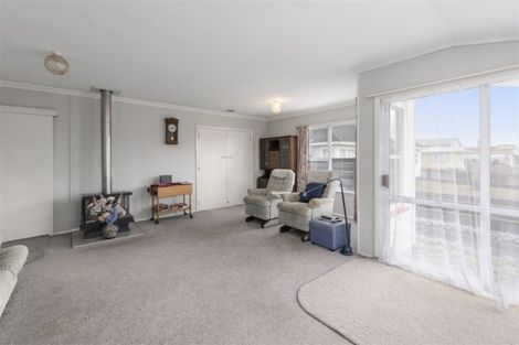 Photo of property in 18 Bledisloe Street, Levin, 5510