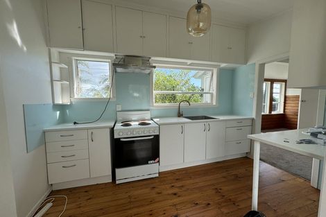 Photo of property in 1/592 East Coast Road, Pinehill, Auckland, 0630