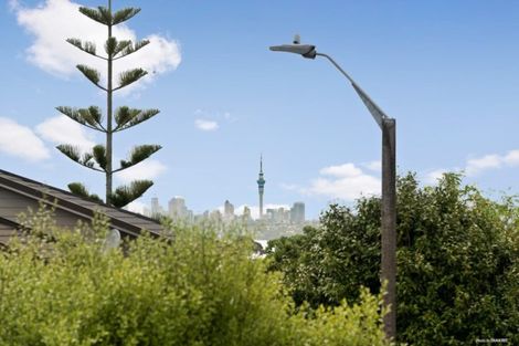 Photo of property in 17 Worthington Place, West Harbour, Auckland, 0618