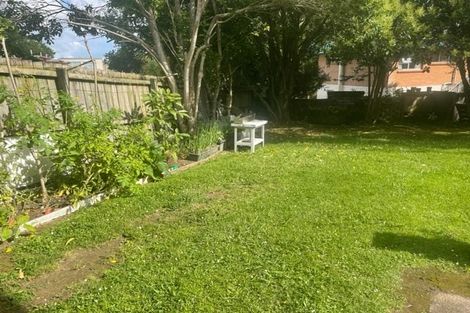 Photo of property in 2 Easton Park Parade, Glenfield, Auckland, 0629