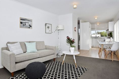 Photo of property in 3/5 Powell Street, Avondale, Auckland, 1026