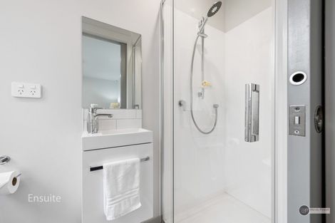 Photo of property in 5a Park Street, Thorndon, Wellington, 6011