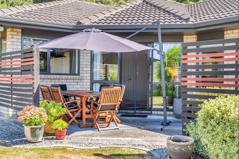 Photo of property in 4 Aragon Grove, Kingsley Heights, Upper Hutt, 5018