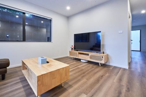 Photo of property in 36d Eastern Beach Road, Bucklands Beach, Auckland, 2012