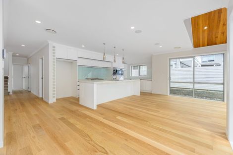 Photo of property in 17 Headland Drive, Long Bay, Auckland, 0630