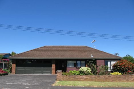 Photo of property in 2/24 Woodbridge Lane, Milford, Auckland, 0620