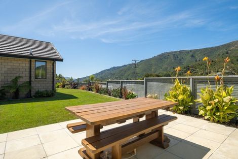 Photo of property in 10 Admiralty Place, Waikawa, Picton, 7220