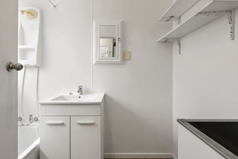 Photo of property in 8a Hood Place, Spotswood, New Plymouth, 4310