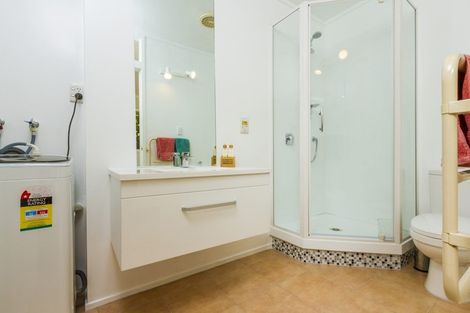 Photo of property in 14/18 Parr Terrace, Castor Bay, Auckland, 0620