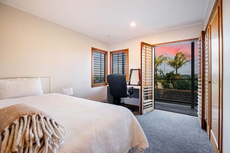 Photo of property in 153 Luckens Road, West Harbour, Auckland, 0618