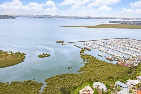 Photo of property in 14 Marguerita Place, West Harbour, Auckland, 0618