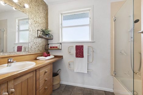 Photo of property in 6 Trebann Street, Paparangi, Wellington, 6037