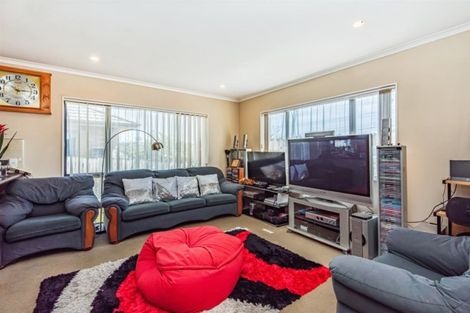 Photo of property in 235 Triangle Road, Massey, Auckland, 0614