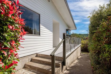 Photo of property in 97 Milton Terrace, Picton, 7220