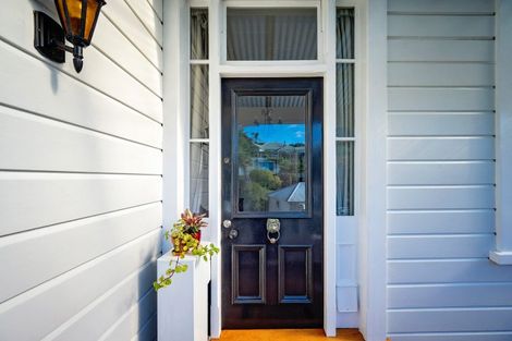 Photo of property in 6 Cameron Road, Bluff Hill, Napier, 4110