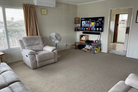 Photo of property in 2/17 Jenelin Road, Glendene, Auckland, 0602