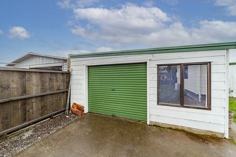 Photo of property in 1 Latham Stubbs Crescent, Waipawa, 4210