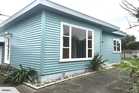Photo of property in 122b Apu Crescent, Lyall Bay, Wellington, 6022