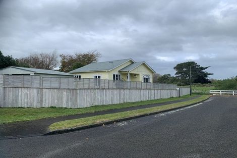 Photo of property in 1 Frood Street, Bulls, 4818