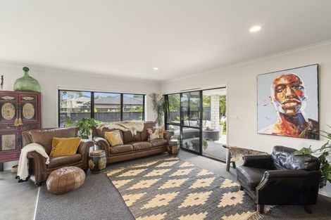 Photo of property in 8 Cooke Farm Grove, Waiwhakaiho, New Plymouth, 4312