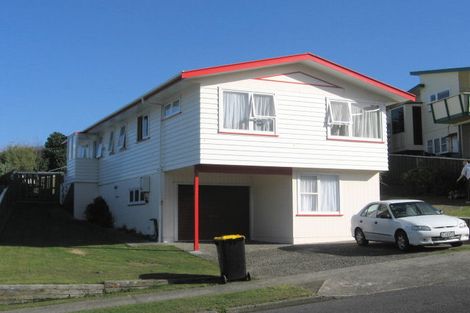 Photo of property in 21 Gloaming Hill, Titahi Bay, Porirua, 5022