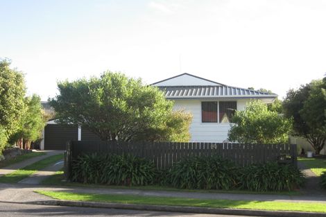 Photo of property in 41 Hookway Grove, Paraparaumu, 5032