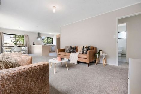 Photo of property in 1/11 Kupari Place, Totara Vale, Auckland, 0629