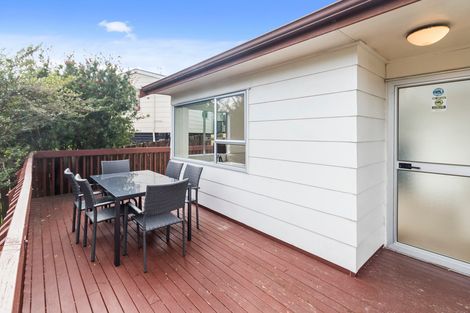 Photo of property in 5 Buisson Glade, West Harbour, Auckland, 0618