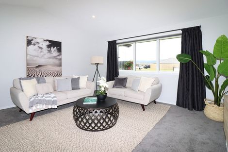 Photo of property in 28 Feist Street, Carterton, 5713