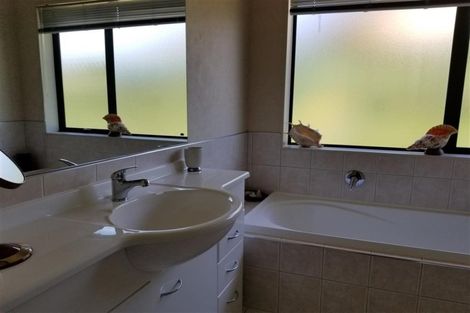 Photo of property in 14 Craigavon Drive, East Tamaki, Auckland, 2013