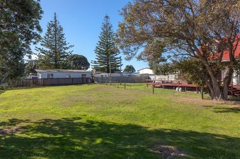 Photo of property in 114 Beverley Terrace, Whangamata, 3620