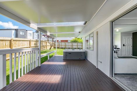 Photo of property in 2/59 Archibald Road, Kelston, Auckland, 0602