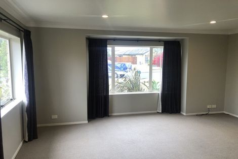 Photo of property in 8 Fergy Crescent, Wattle Downs, Auckland, 2103