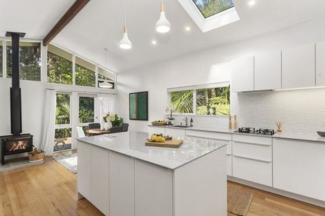 Photo of property in 1 Ngaio Road, Titirangi, Auckland, 0604