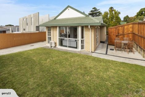 Photo of property in 6 Coupland Court, Glendene, Auckland, 0602
