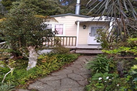 Photo of property in 92 Wyndham Road, Pinehaven, Upper Hutt, 5019