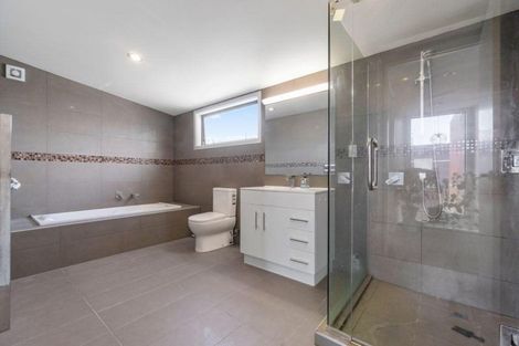 Photo of property in 72a Hobsonville Road, West Harbour, Auckland, 0618