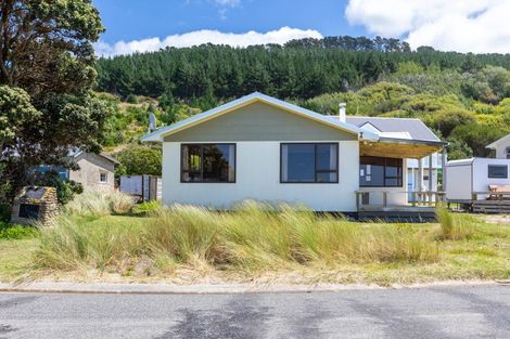 Photo of property in 54 Akitio Esplanade, Akitio, Pongaroa, 4991