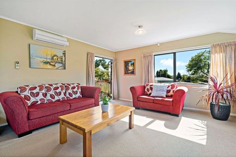 Photo of property in 2/11a Agincourt Street, Glenfield, Auckland, 0629