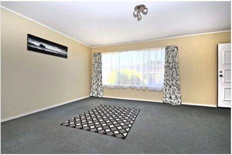 Photo of property in 2/67 Titirangi Road, New Lynn, Auckland, 0600