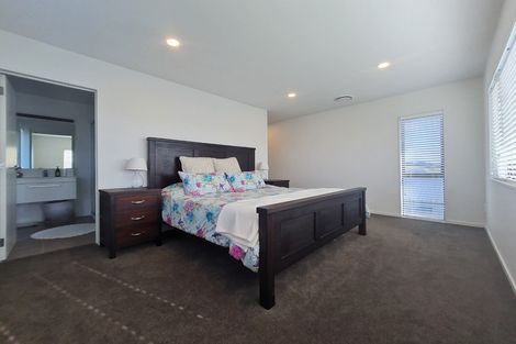 Photo of property in 168 Arran Point Parade, Orewa, 0931