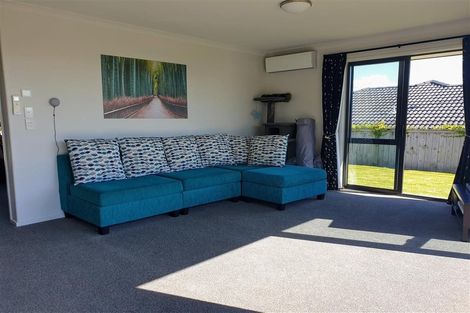 Photo of property in 37 Beachwood Drive, Hatfields Beach, Orewa, 0931